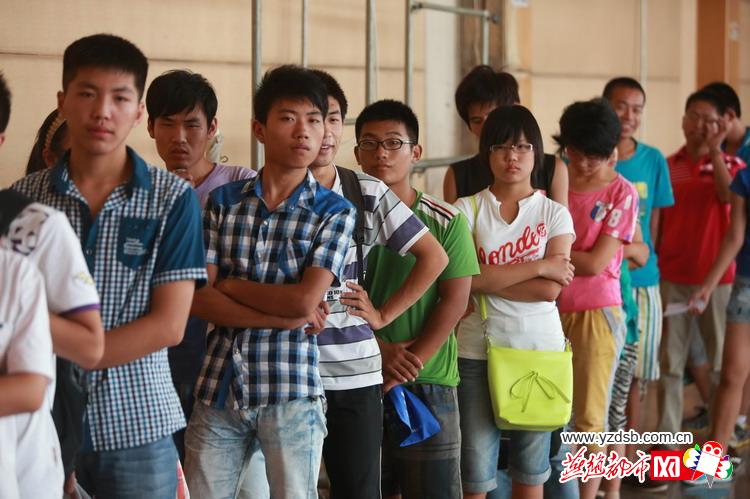 助学金发放仪式现场。燕赵都市报记者 孟宇光/摄