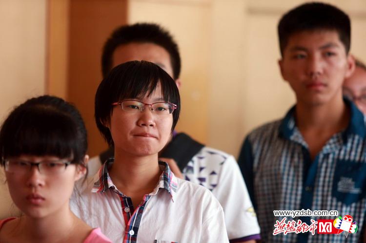 助学金发放仪式现场。燕赵都市报记者 孟宇光/摄
