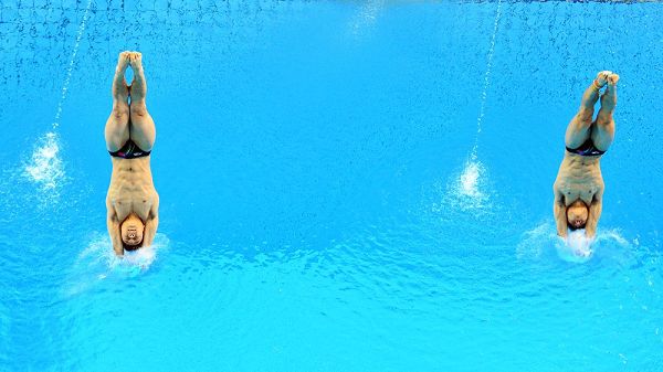图文:全运会男子团体跳水 广东队选手在比赛中