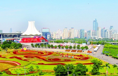 图为从 广西壮族南宁市马山县高空俯瞰的水田,初夏田间风景如