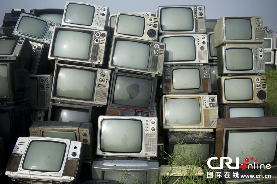 湖南株洲约8万台老电视机堆积如山等待回收(图