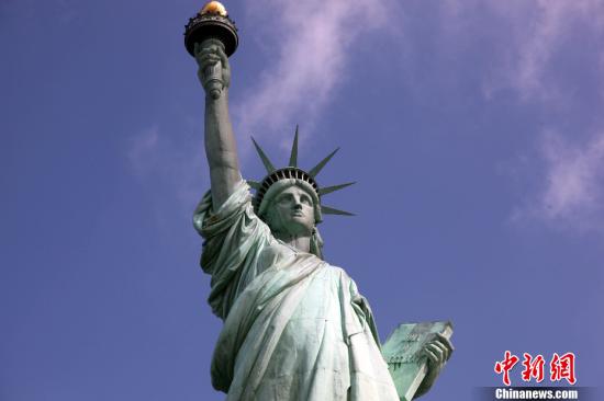 游艇在纽约自由女神像附近硬着陆 3游客受轻伤