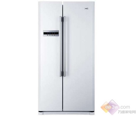 海尔BCD-539WT对开门冰箱的纯白外观体现了简约的风格，纯白的面板搭配金属门把手，在简约中又不失大气，并且简约的外观在搭配家装风格上有更多的选择。