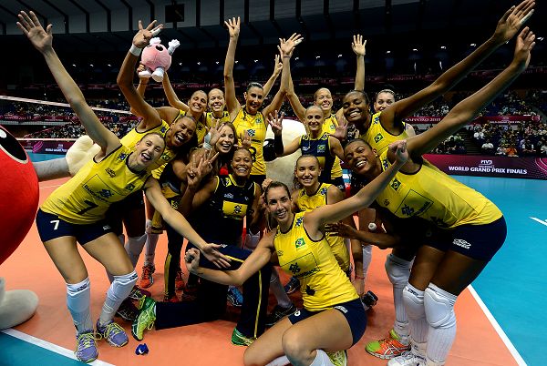 图文:[大奖赛]女排0-3巴西 巴西队庆祝夺冠