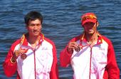 图文：男子2000米双人双桨颁奖 浙江队获得铜牌