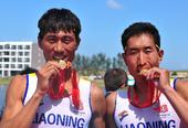 图文：男子2000米双人双桨颁奖 辽宁队并列冠军