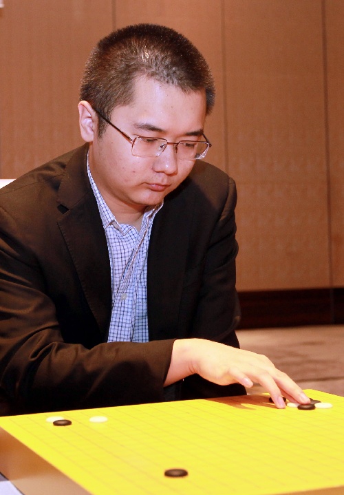 (体育)(2)围棋——第18届世界围棋大师赛赛况 9月4日,中国棋手陈耀烨