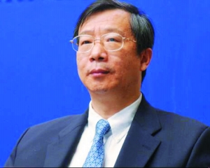 易纲