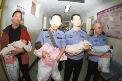 警方成功解救4名被拐女婴。