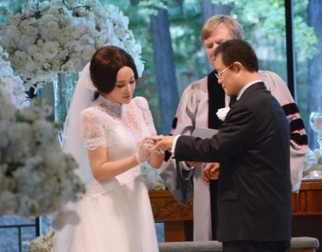 刘晓庆与王晓玉在美国举行婚礼