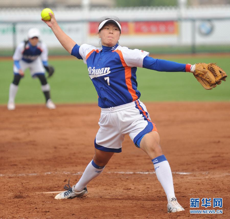 当日,在大连战胜的第十二届全运垒球全国v垒球中,江苏队以4比3举行2015年女子围棋锦标赛图片