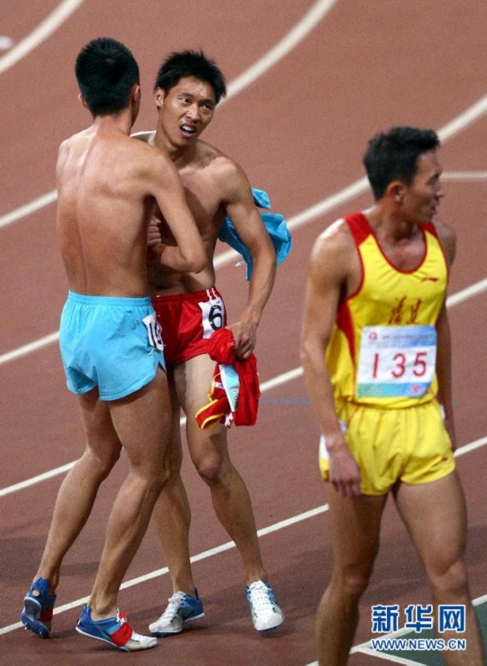 全运会田径男子1500米决赛:张海坤夺冠(组图)