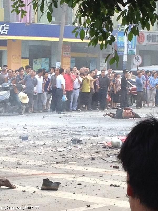 桂林灵川县一学校附近发生爆炸 已致2人死亡18人受伤(组图)