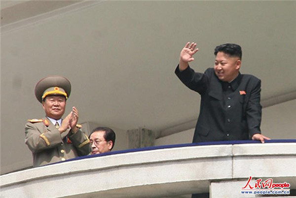 朝鲜国庆65周年阅兵 女兵走跳跃性正步英姿飒爽(组图 ...