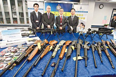 网售武器 港警方放蛇检获大量非法气枪(图)-香港
