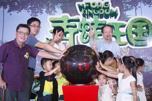  昨日（9月11日），周星驰御用配音石班瑜现身3D动画电影《青蛙王国》上海发布会（点击进入组图）