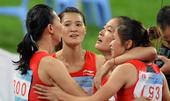 图文：全运女子4X400米决赛 广东队员赛后庆祝