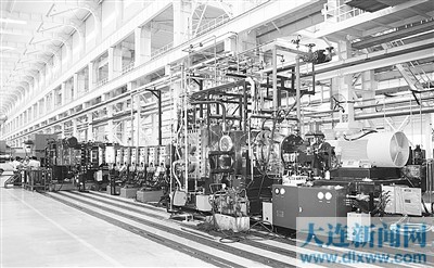 1954年下半年开始生产橡胶塑料机械,建国以来,大橡塑公司为国家经济