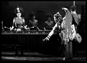 朱宗庆打击乐团的经典作品《木兰》由两人共饰“木兰”一角。
