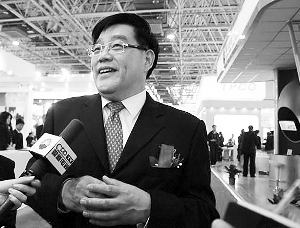 苏士峰在2012年11月6日便已不再担任中油中泰董事长，转任名誉董事长。