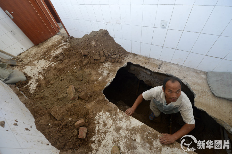 "原来挖建地道时,没有任何仪器设备,不排除地道走向出现偏离;老人们能