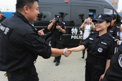 提到对大连和大连警察的印象时,刘璇说:"大连是座很美的城市,在别最新同性电视剧电影图片