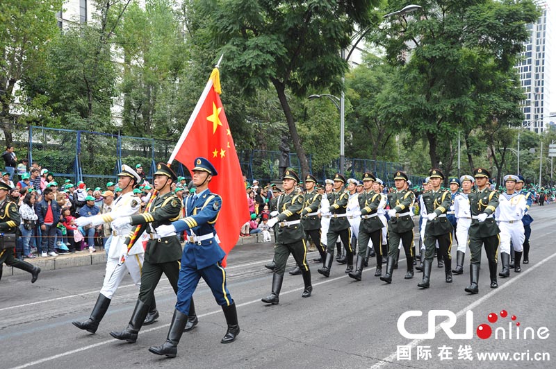 墨西哥举行盛大阅兵庆祝独立203周年 中国三军