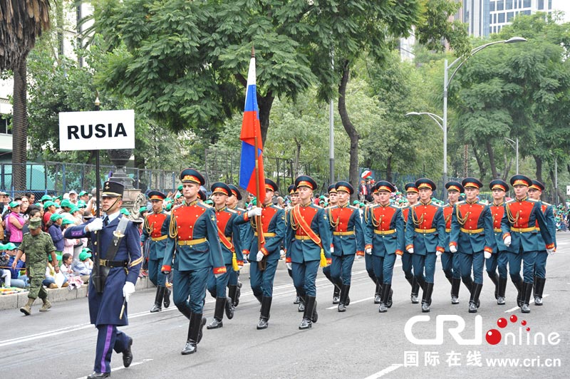 墨西哥举行盛大阅兵庆祝独立203周年 中国三军