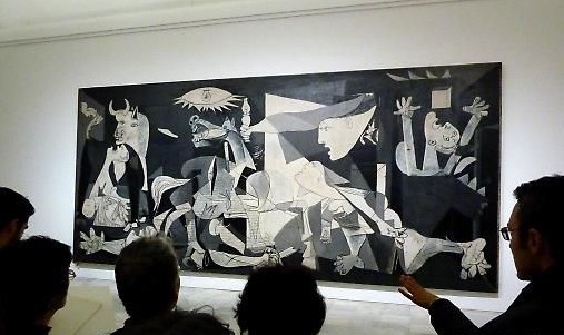 马德里雷纳索非亚博物馆陈列的毕加索作品《格尔尼卡》(guernica)