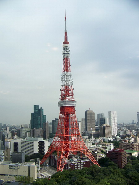 据日本《朝日新闻》9月17日报道,17日下午2时半左右,日本东京塔一部