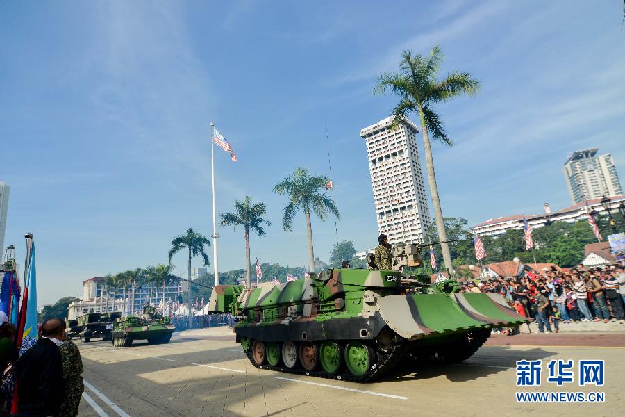 9月21日,在马来西亚首都吉隆坡,马来西亚陆军在游行中列队行进.