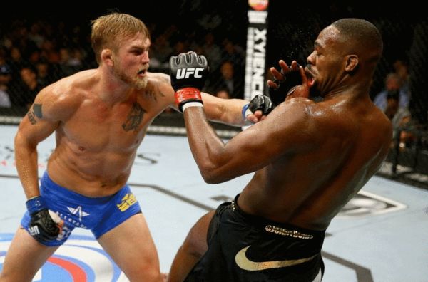图文搏击ufc165期精彩瞬间乔恩琼斯挂彩