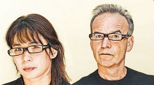 白晓红和纪录片制作人布鲁菲尔德戴着偷拍用的特制眼镜。台湾媒体