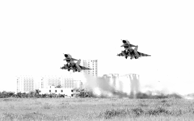 空军举行跨区机动战役演习(图)