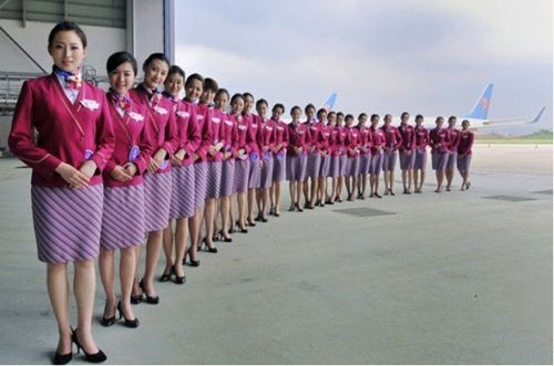 组图:各国航空公司最靓丽的空姐制服