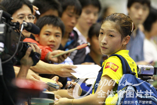 2013年乒乓球女子世界杯 刘诗雯4-0胜武杨强势