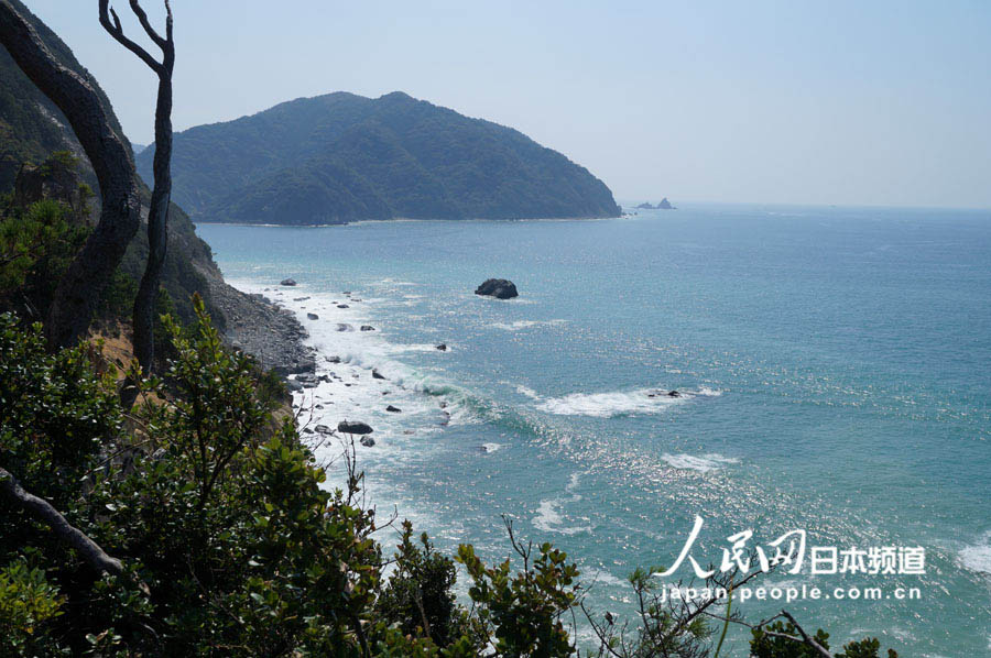 媒体新闻滚动_搜狐资讯   距离堂岛不远处的海岸景观还有"黄金崎"和"