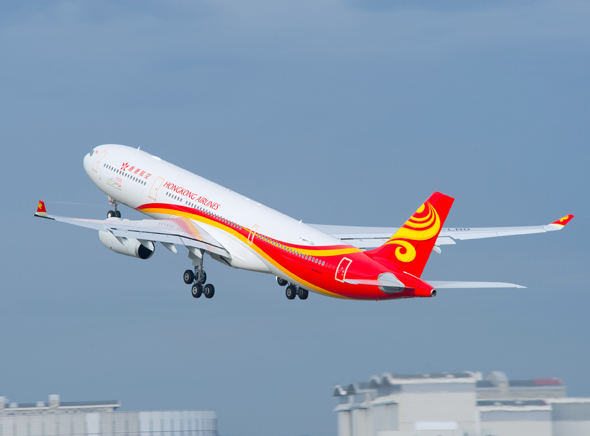 香港航空的a330-300型客机起飞