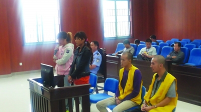 四名嫌疑人庭上受审。