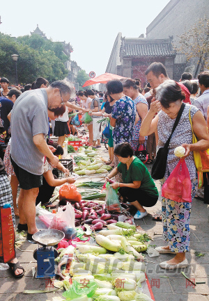 为方便百姓生活开绿灯 城市道路可设临时摊点