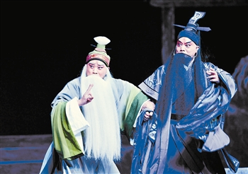 庄玉生（左）、郑春林（右）在剧中分别扮演钟离泉和勾践。