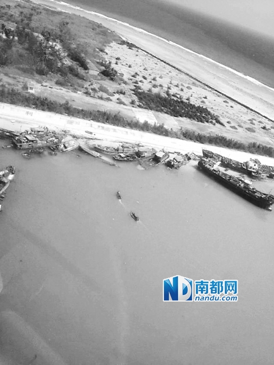 9月30日在琛航岛海域拍摄的部分受损渔船。 新华社发