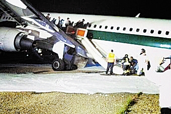 意大利航空公司一架从西班牙飞来的空客a320客机29日在罗马菲乌米奇诺