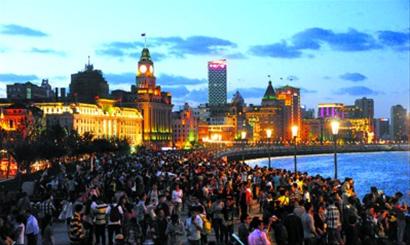 璀璨外滩人潮涌(图)