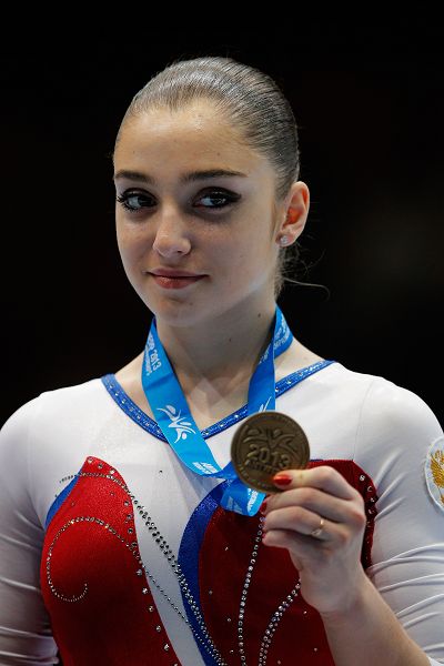图文:体操世锦赛单项决赛 穆斯塔芬娜露笑容