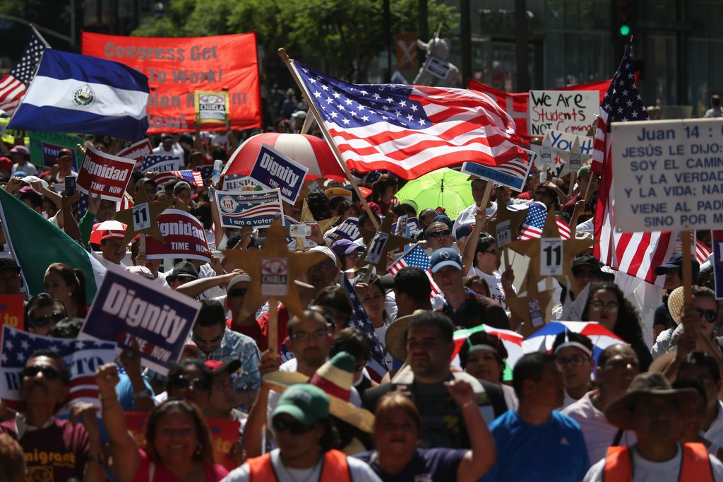 全美爆发移民尊严大游行 呼吁改革移民法案(