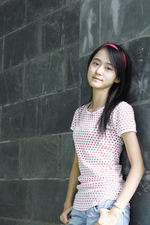 暨南大学女生跳楼身亡 甜美可爱生活照曝光 图图片 81356 500x750