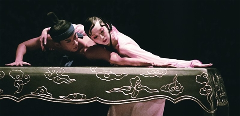 中国当代舞剧《莲》剧照。