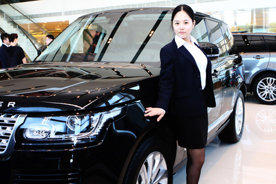 [组图]京城4s店美女制服诱惑 总有你那款