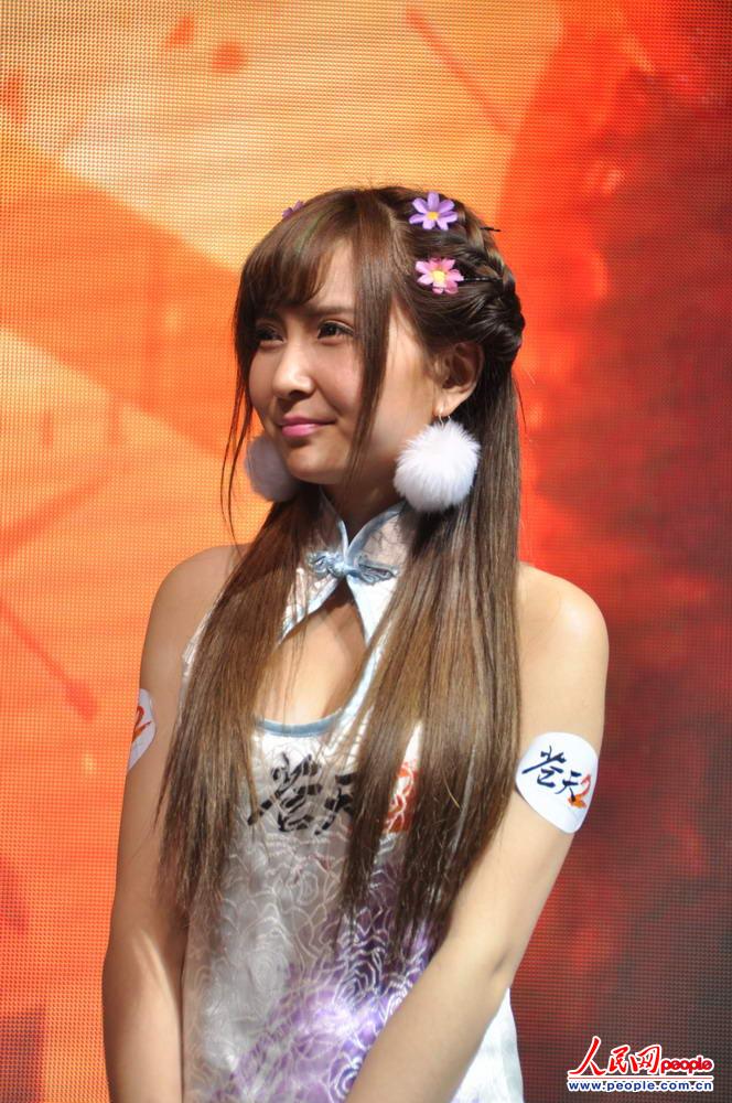 2013网博会现场showgirl仍是展会最吸引人的主角,令宅男们大呼"快到碗